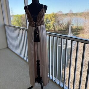 Vintage Darling Body Fashions USA Lace Trim Maxi Robe Sz M Champagne Style 2033
